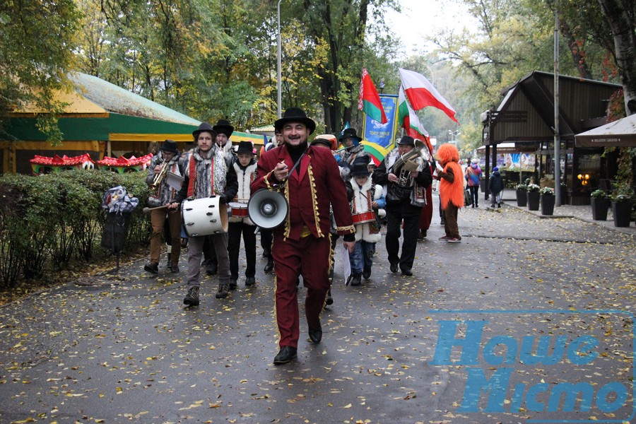 У Дніпрі пройшов парад ляльок. Новости Днепра
