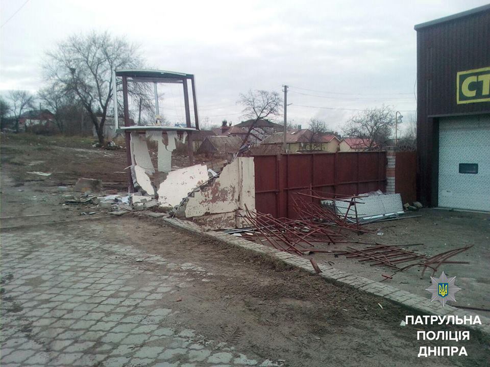 В Днепре пьяный водитель снёс забор СТО. Новости Днепра