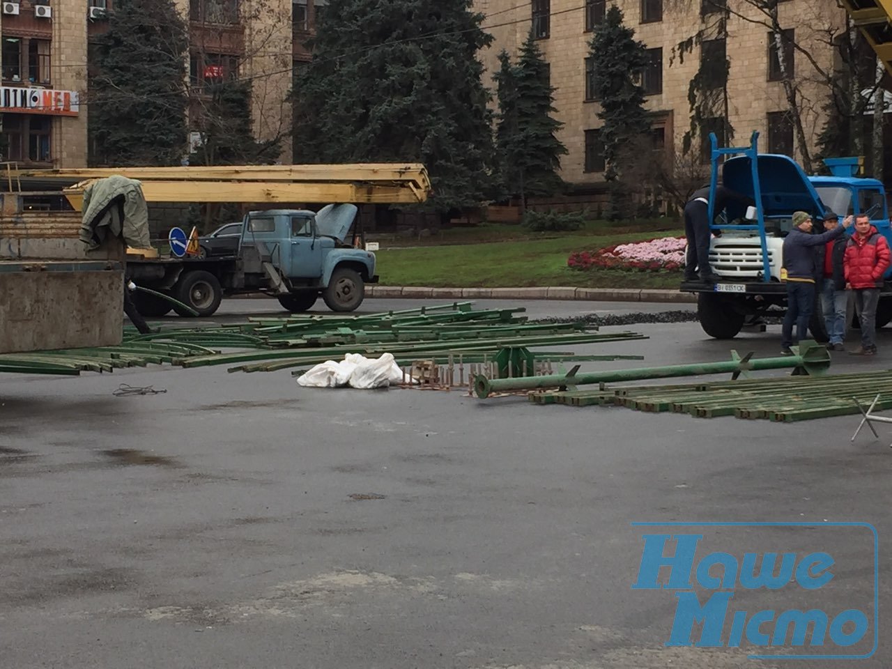 В Днепре устанавливают центральную елку. новости Днепр