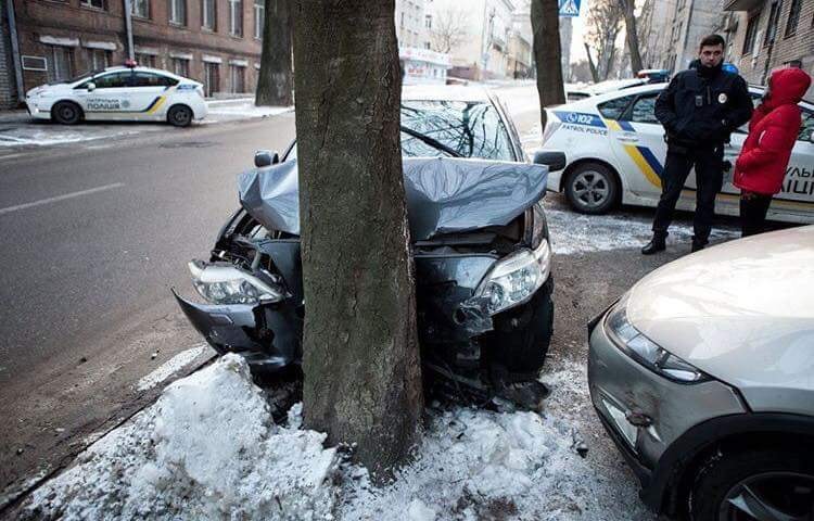 В Днепре пьяный водитель устроил ДТП с погоней и пытался перерезать себе горло (ФОТО). Новости Днепра.