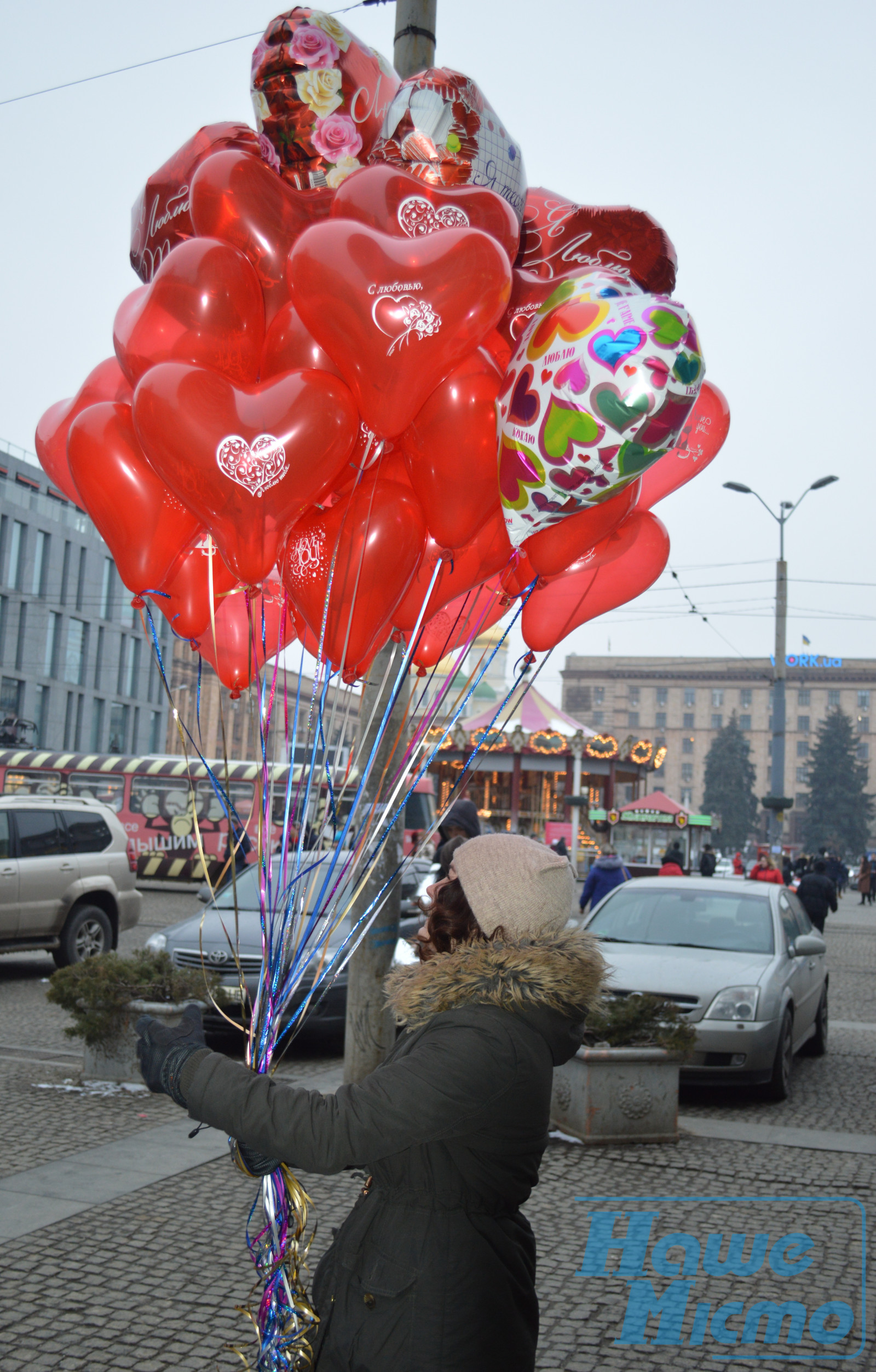 Экспресс-брак, поцелуи влюблённых и кольца-бублики: как днепряне встретили 14 февраля. Новости Днепра.