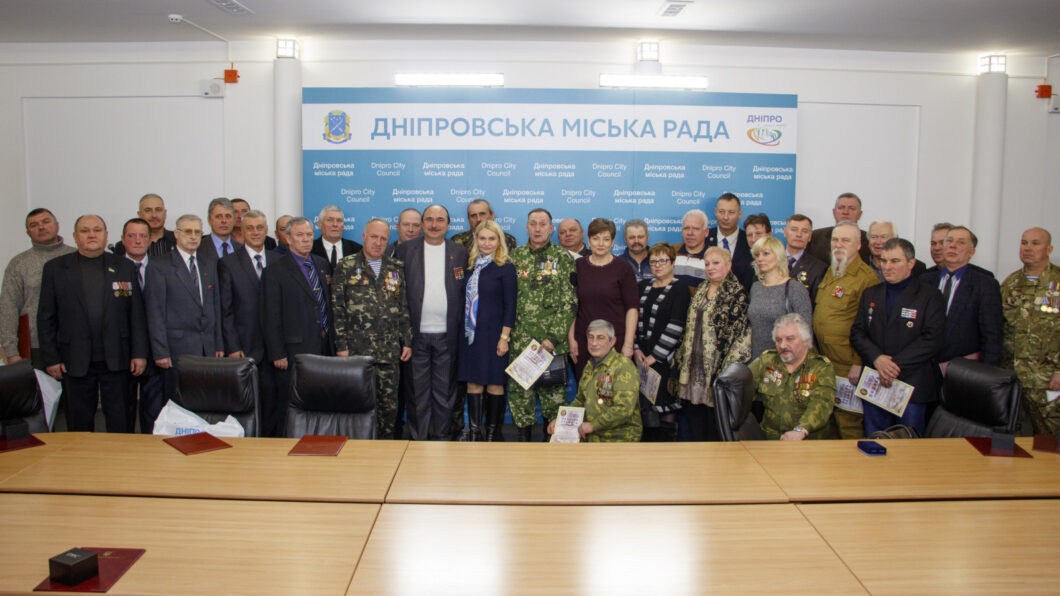 Міська рада Дніпра нагородила воїнів-інтернаціонолістів (ФОТО). Новости Днепра.