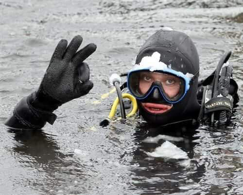 Замороженные холодом в Днепре водолаз. Новости Днепра