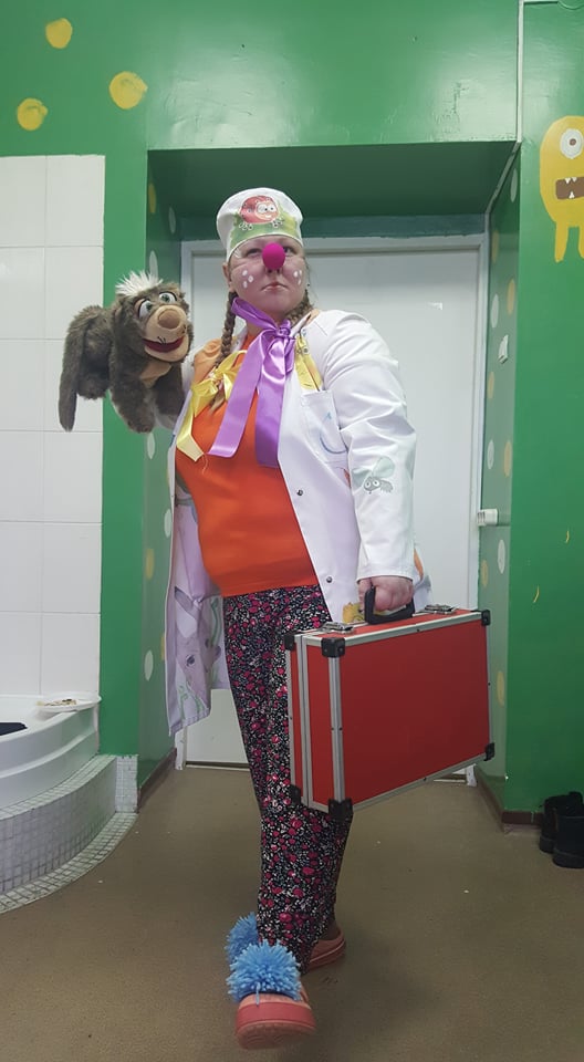 Как корреспондент «НМ» стала клоуном-волонтером в Днепре. Новости Днепра