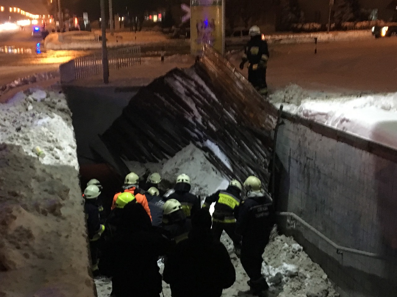В Днепре из-за снега обвалилась крыша перехода. Новости Днепра