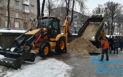 Провал на Гоголя: возможные причины обвала асфальта в Днепре. Новости Днепра.