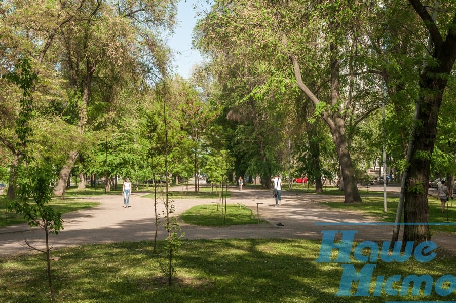 В центре Днепра возрождают старейший сквер. Новости Днепра