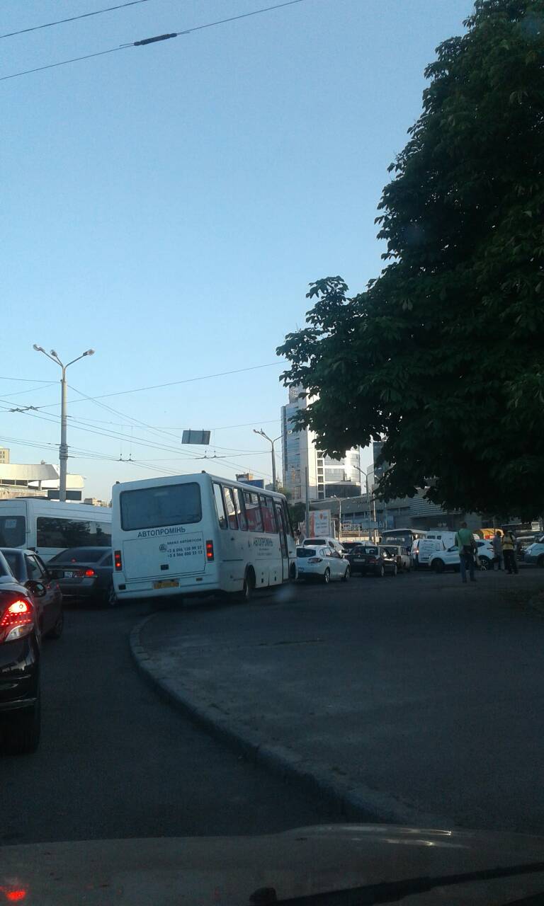 ДТП на Новом мосту парализовало движение в центральной части Днепра. Новости Днепра