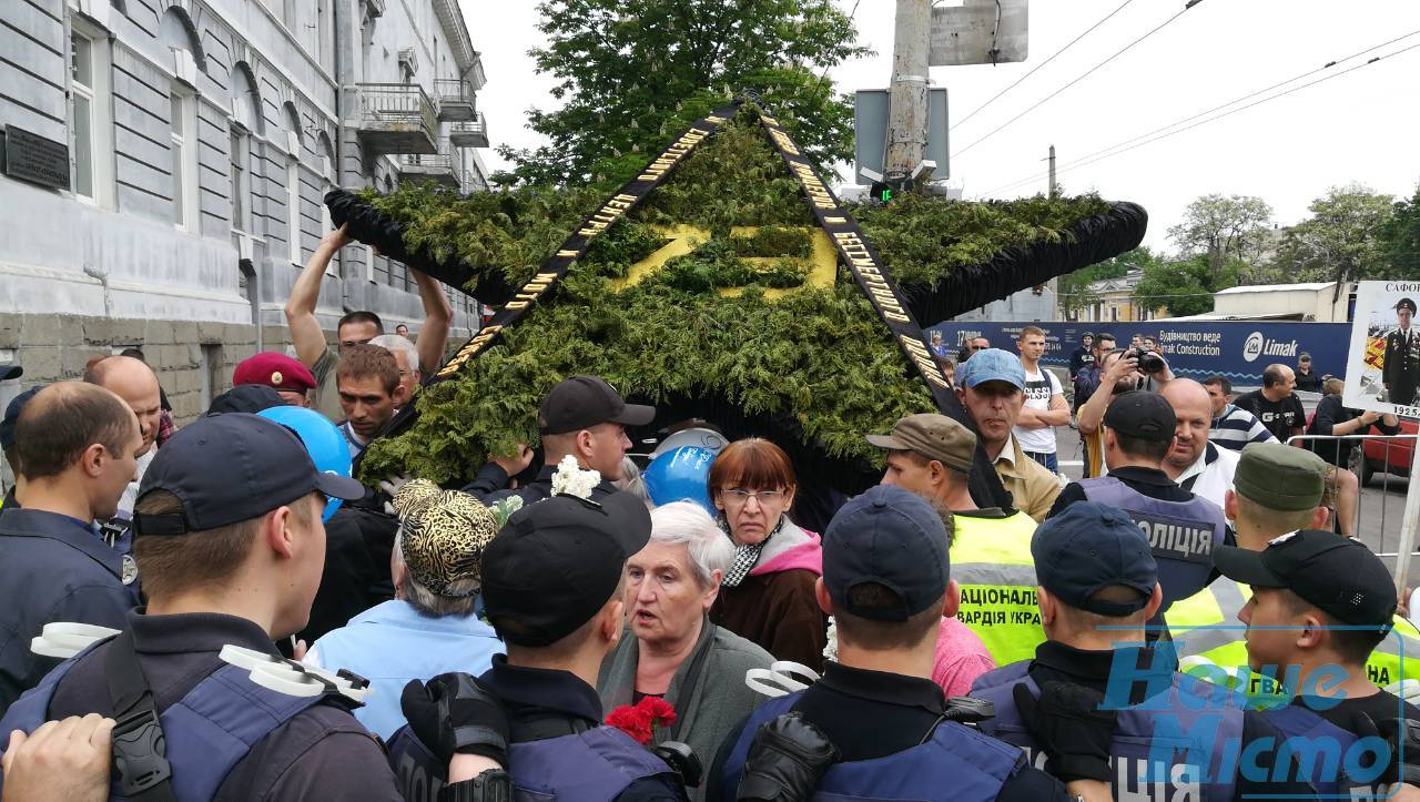 В Днепре у памятника Славы блокировали проспект. Новости Днепра