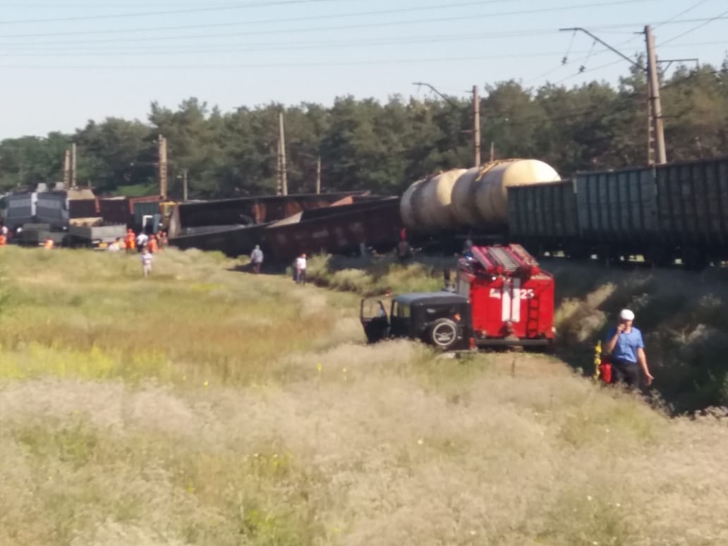 В Днепре с рельсов сошли цистерны с дизтопливом. новости Днепра