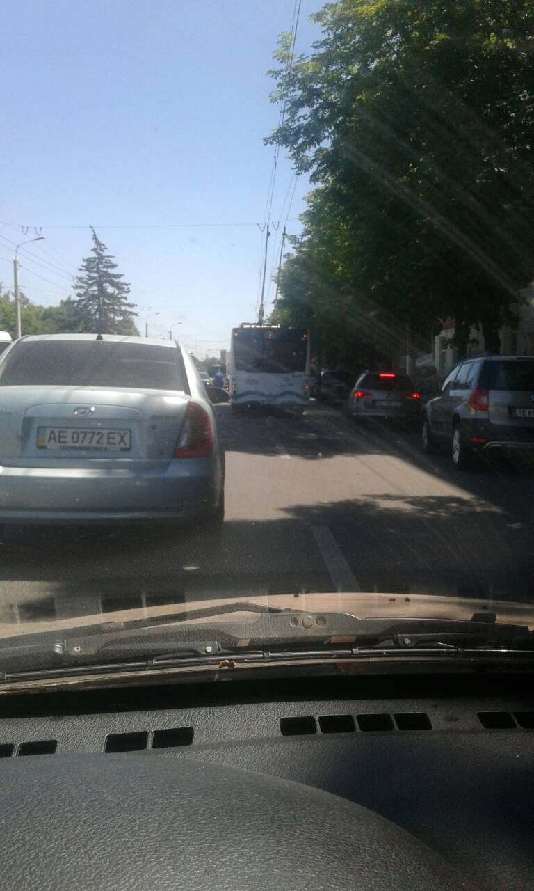 ДТП и большая пробка на Набережной Днепра. Новости Днепра