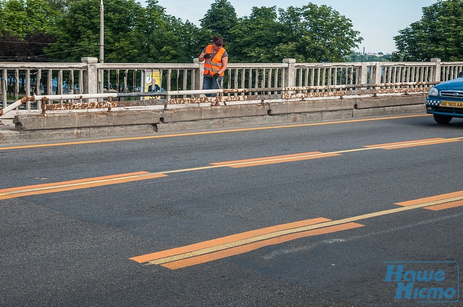 На Новом мосту в Днепре заработал реверсивный светофор. новости Днепра