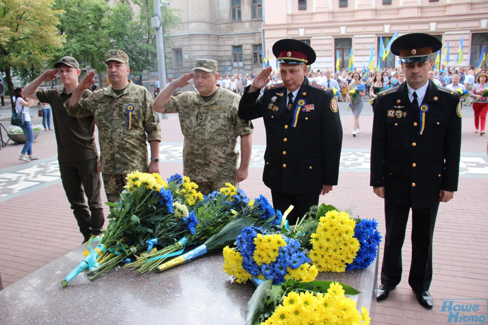 Дніпро відзначає День Конституції України. Новости Днепра