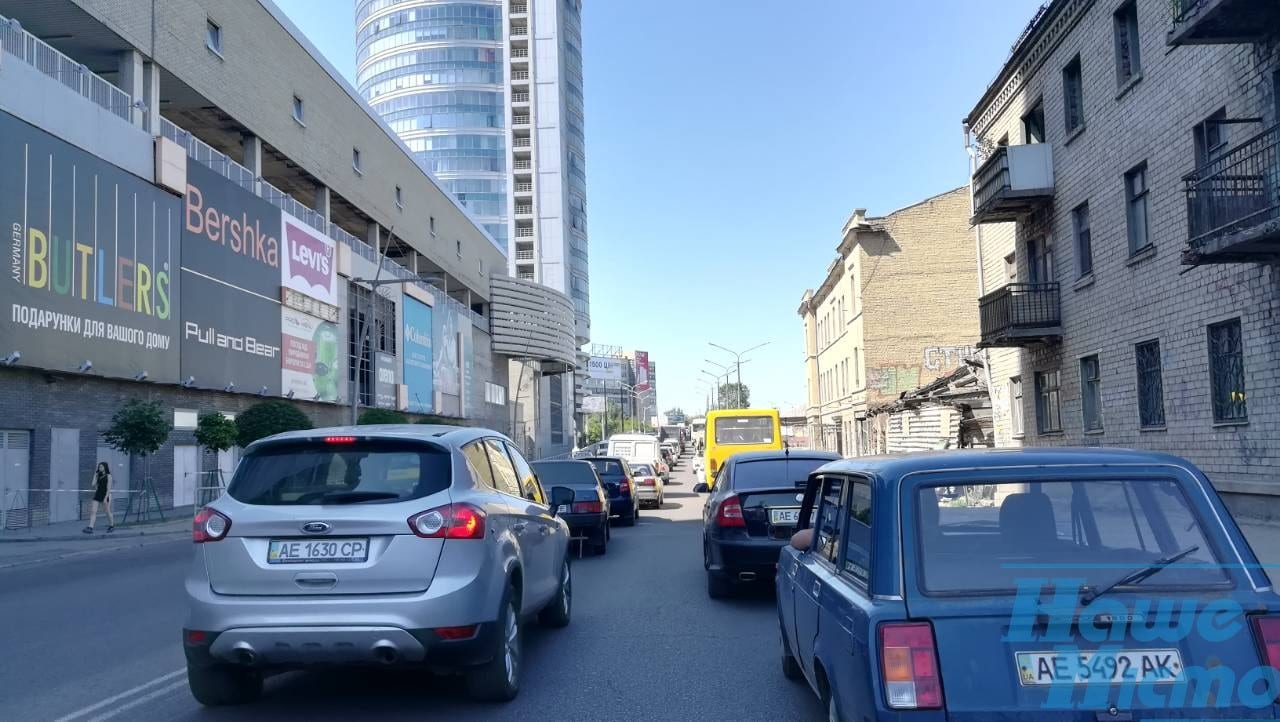 В Днепре стоит центр: ДТП на Новом мосту в сторону левого берега. новости Днепра