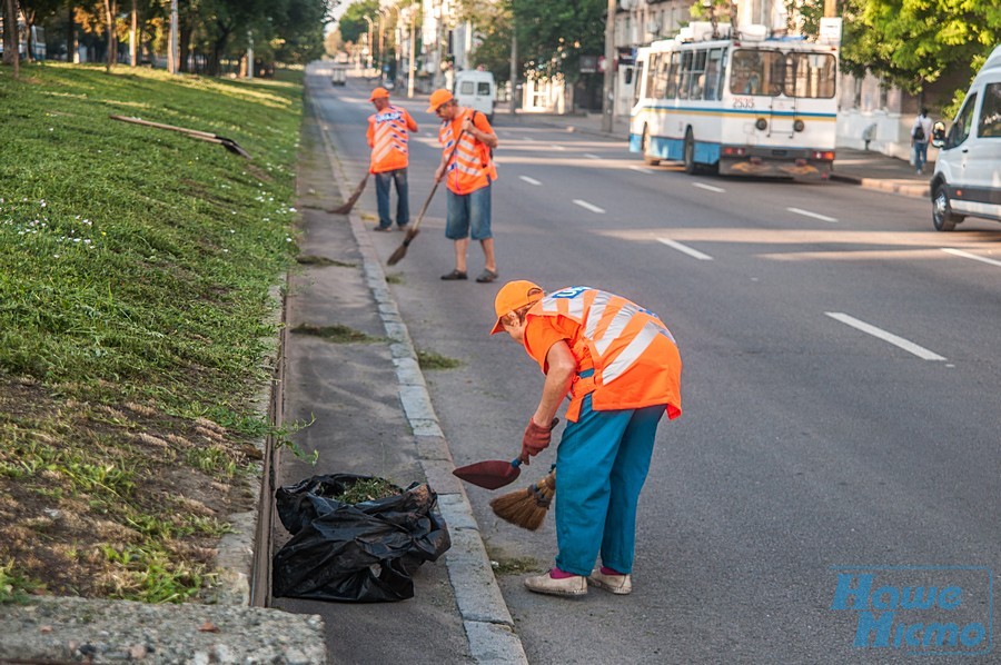 Пока Днепр спит: как убирают улицы города. Новости Днепра