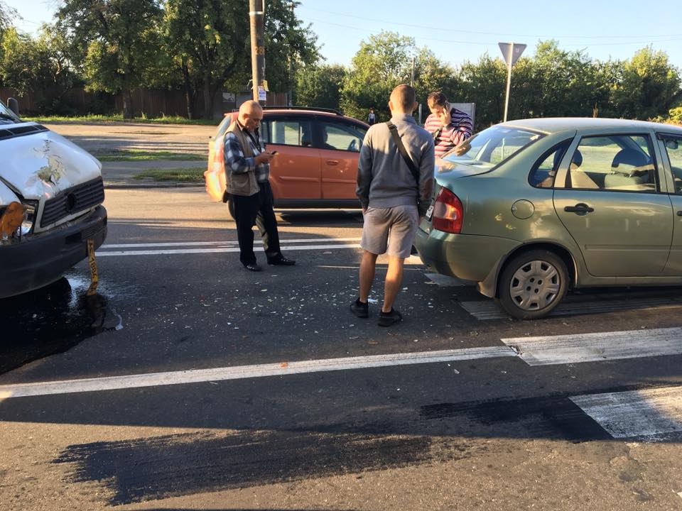 В Днепр переполненная маршрутка попала в аварию, есть пострадавшие. Новости Днепра