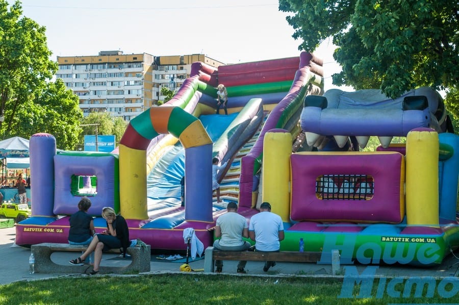 В Днепре ребенка привалило батутом. Новости Днепра