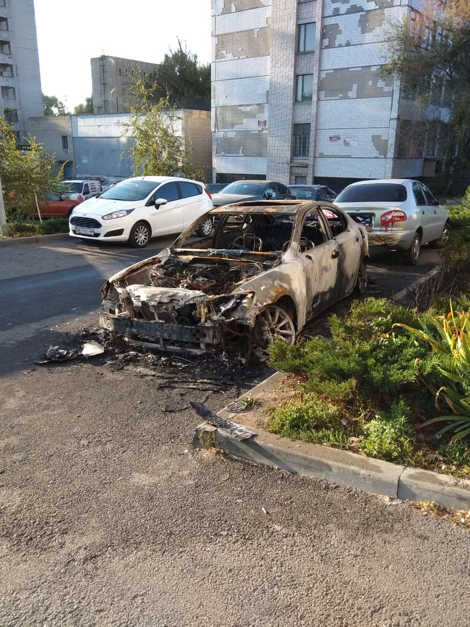 В Днепре на Победе ночью горел Лексус . Новости Днепра