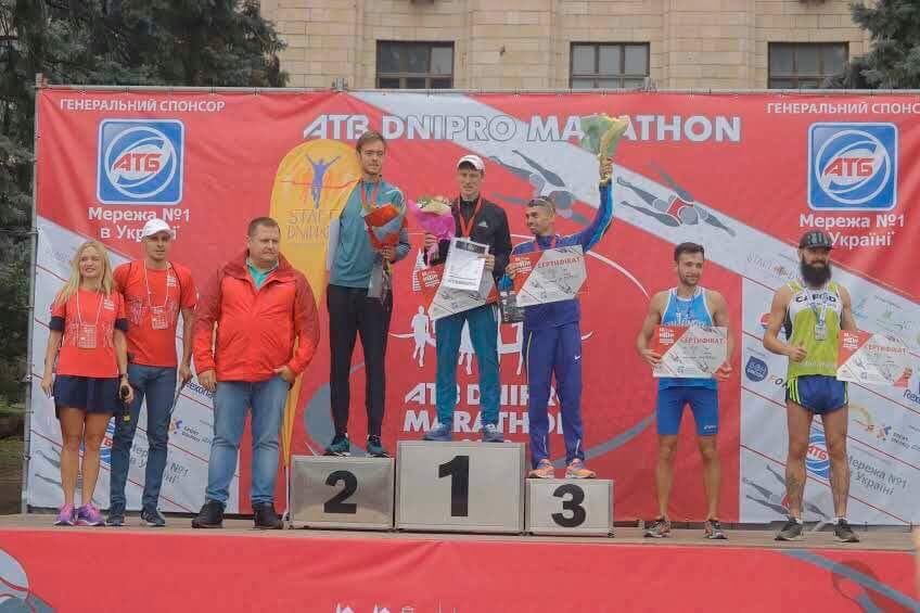 Мэр Днепра наградил самых ловких бегунов ATB DNIPRO MARATHON. Новости Днепра