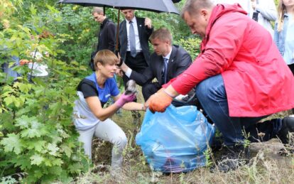 Мэр Днепра и президент Эстонии устроили субботник. Новости Днепра