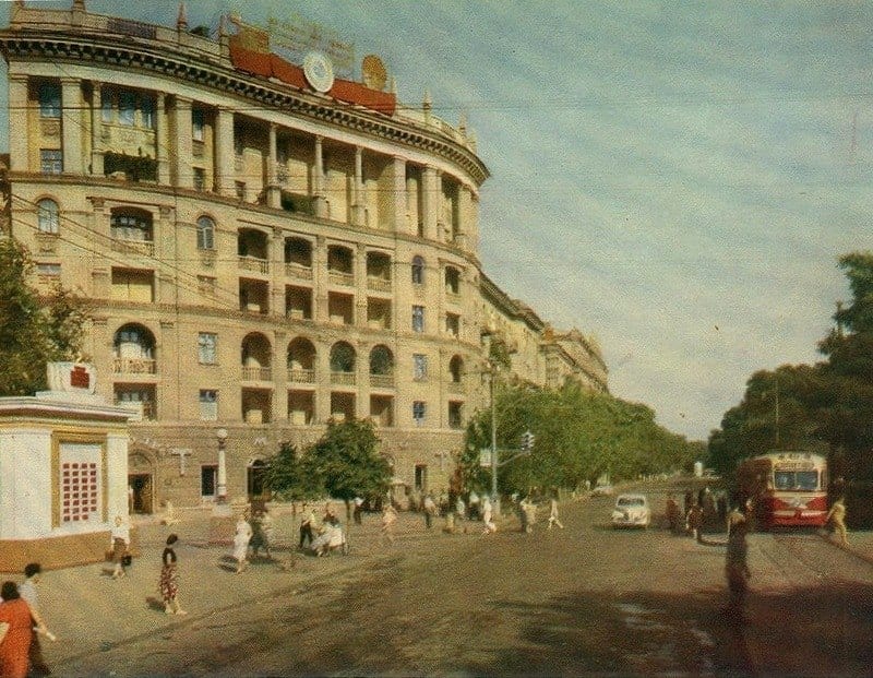 Винтажный трамвай, "Волги" и другой танк: цветные фотографии Днепра в 60-е. Новости Днепра