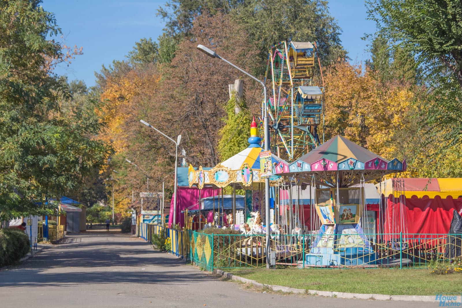 В Днепре аномально теплая осень: горожане достали футболки и шорты (Фото). Новости Днепра