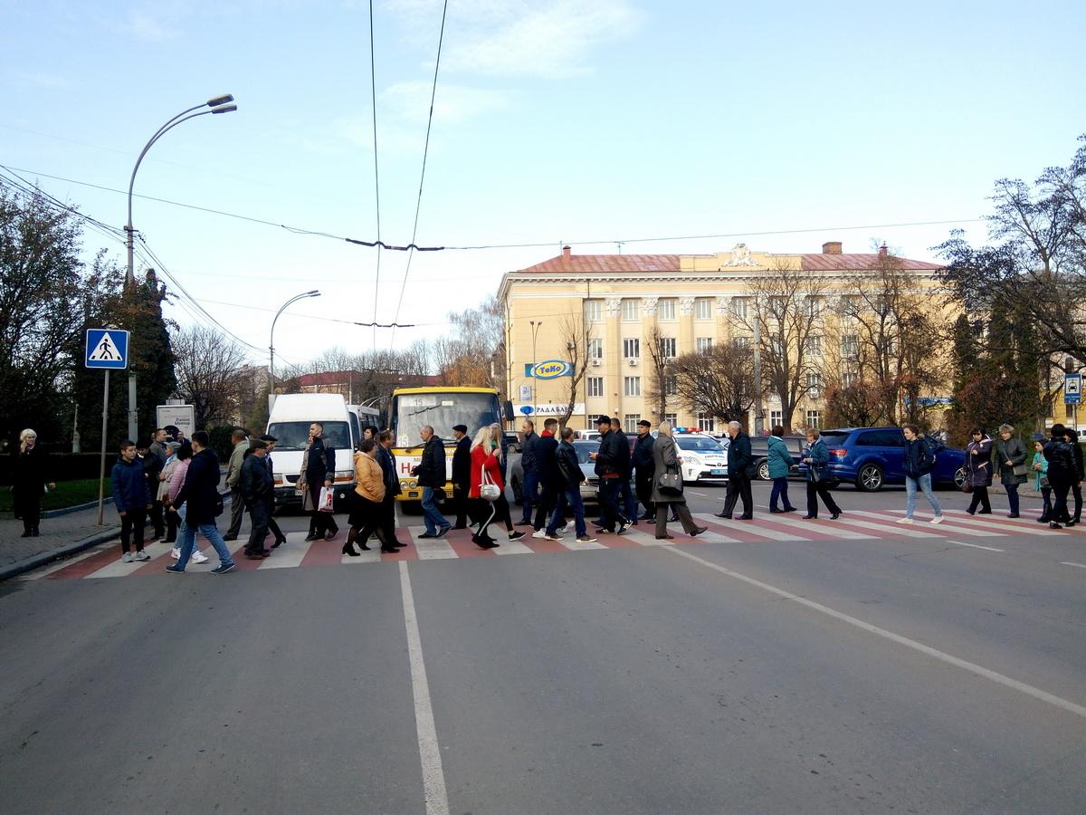 Жители Тернополя перекрыли центральные улицы из-за повышения цен на проезд. Новости Днепра