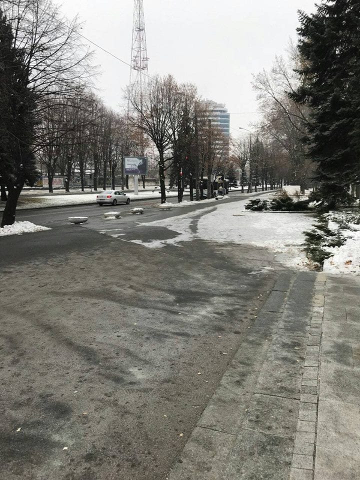 В Днепре троллейбус разнёс светофор вдребезги (фото). Новости Днепра