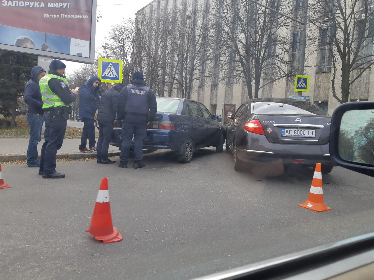 В Днепре возле Оперного театра ДТП парализовало движение (фото). Новости Днепра