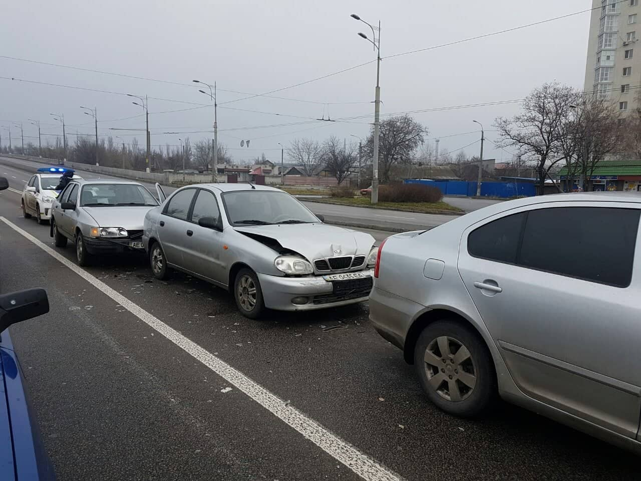 В Днепре тройное ДТП на проспекте Слобожанском заблокировало движение полосы. Новости Днепра