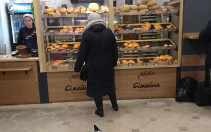Пустили собаку погреться: под Днепром сотрудники магазина нарушают закон. Новости Днепра