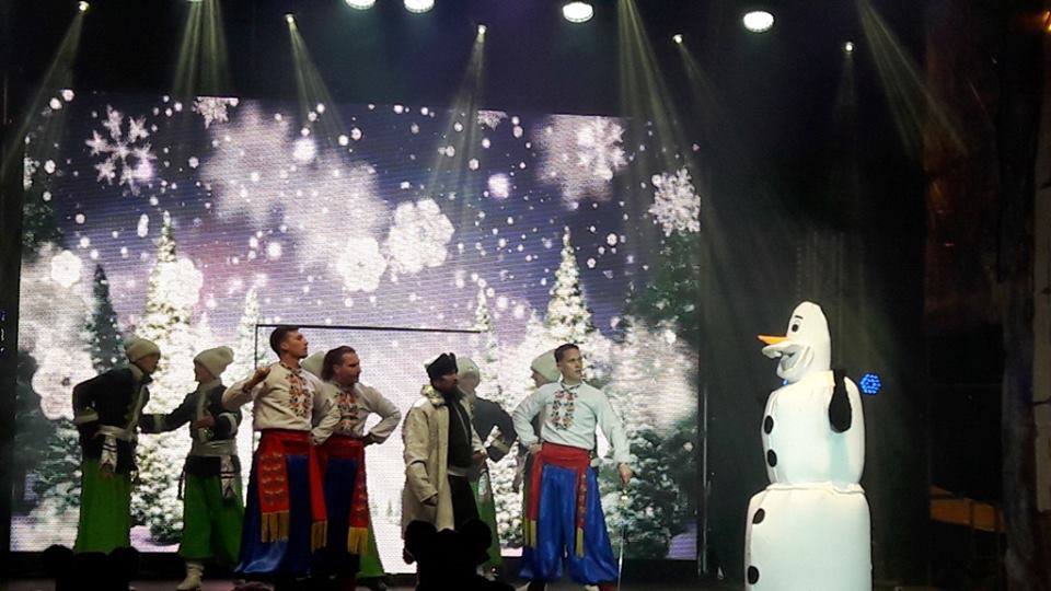 Как открывали главную елку Днепра в парке Глобы. Новости Днепра