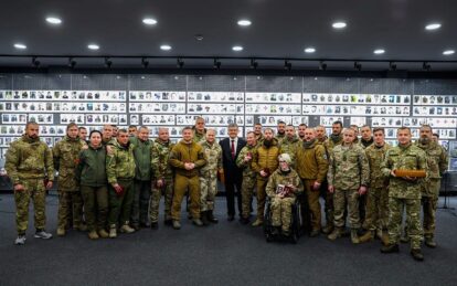Визит Порошенко в Днепр: Президент вручил награды военным. Новости Днепра