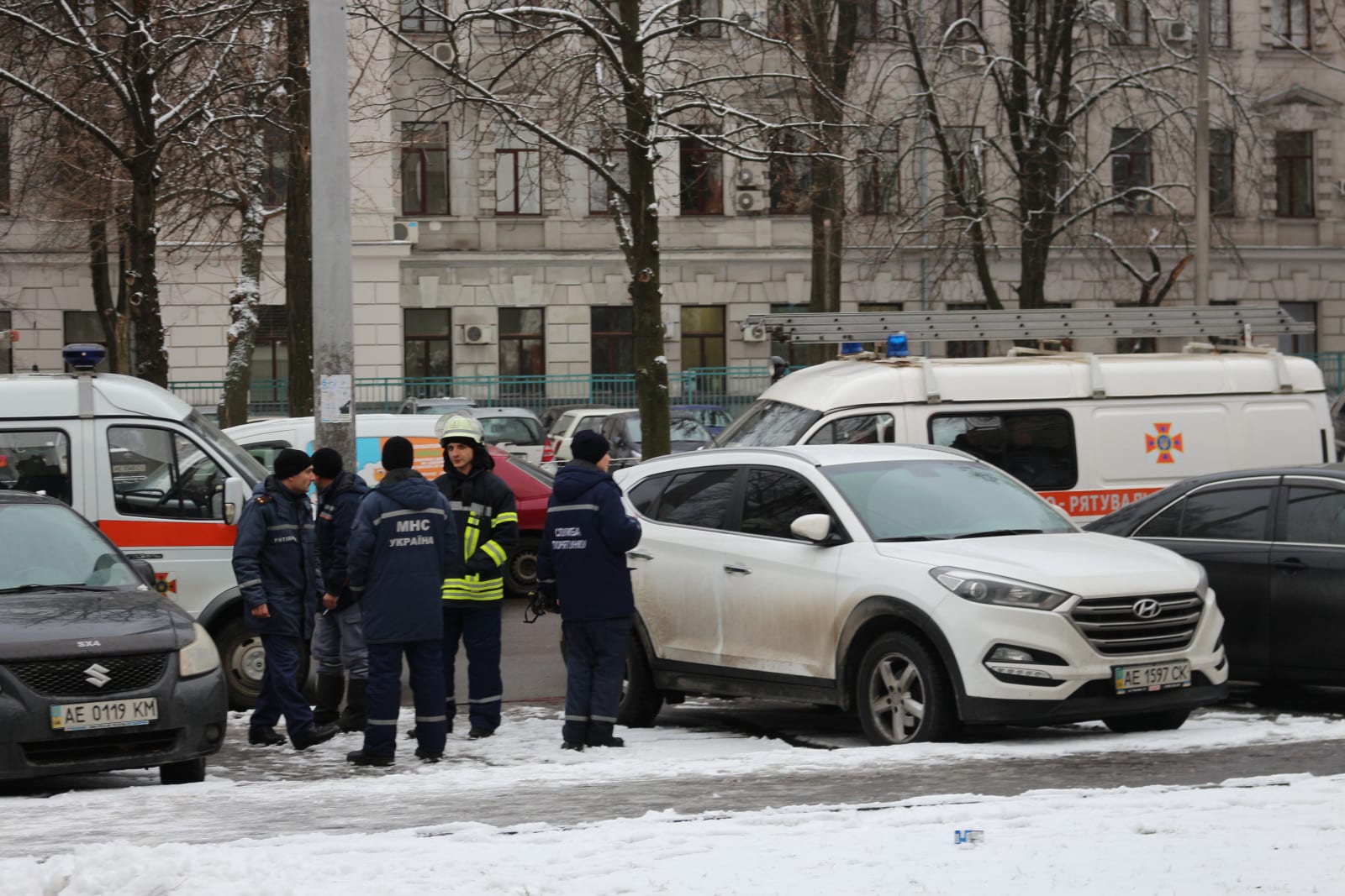 "Адвокатская бойня" в центре Днепра: в ход пошли дымовые шашки и слезоточивый газ (Фото/Видео). Новости Днепра