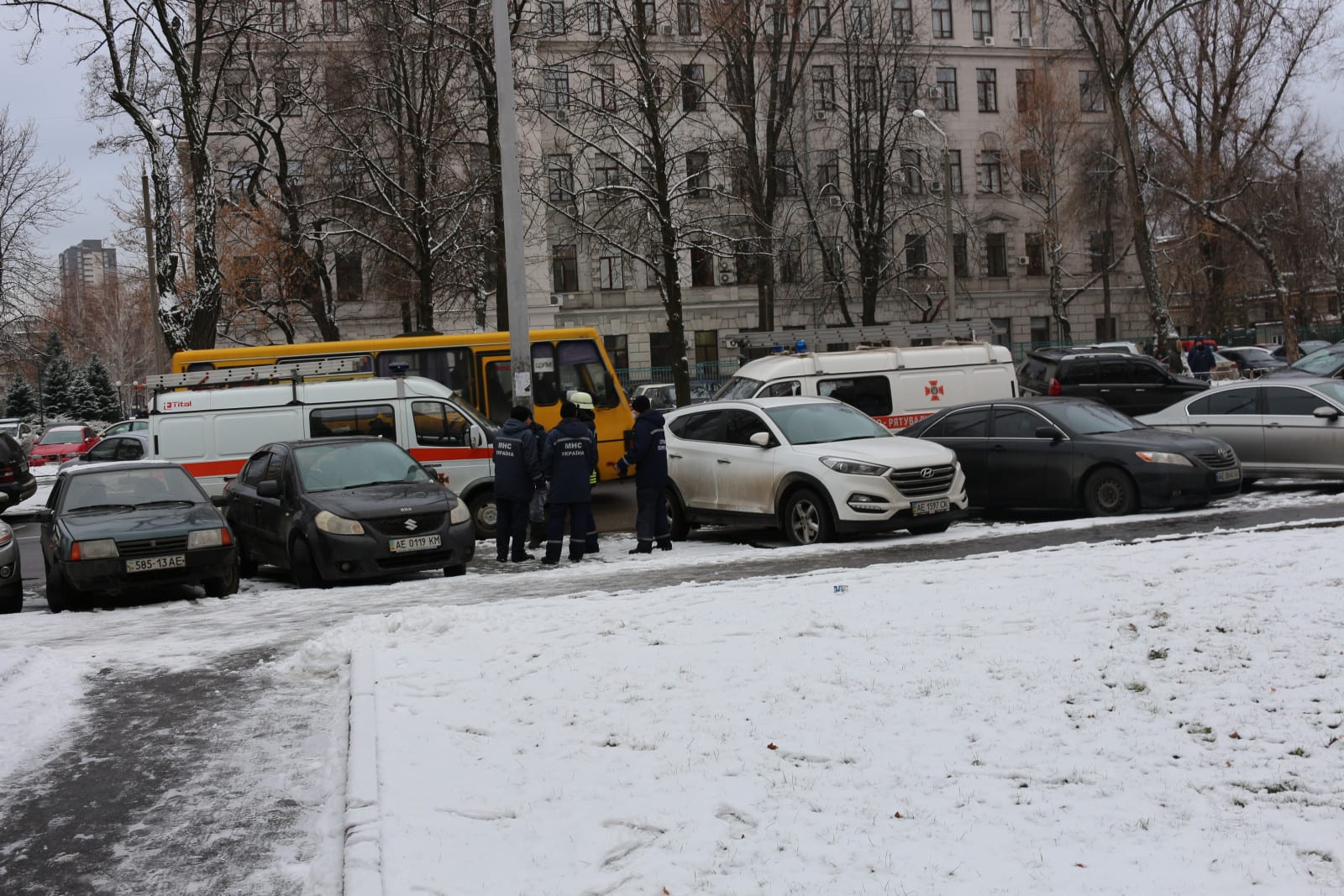 "Адвокатская бойня" в центре Днепра: в ход пошли дымовые шашки и слезоточивый газ (Фото/Видео). Новости Днепра