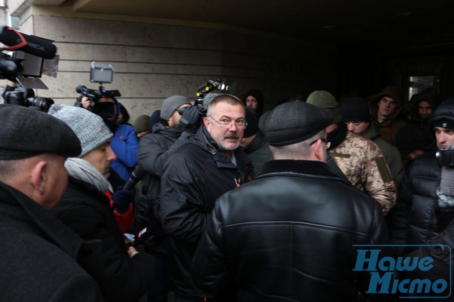 "Адвокатская бойня" в центре Днепра: в ход пошли дымовые шашки и слезоточивый газ (Фото/Видео). Новости Днепра