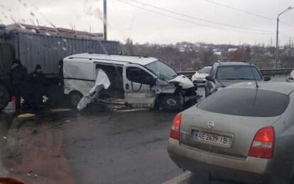 В Днепре серьезное ДТП парализовало движение по мосту (фото). Новости Днепра