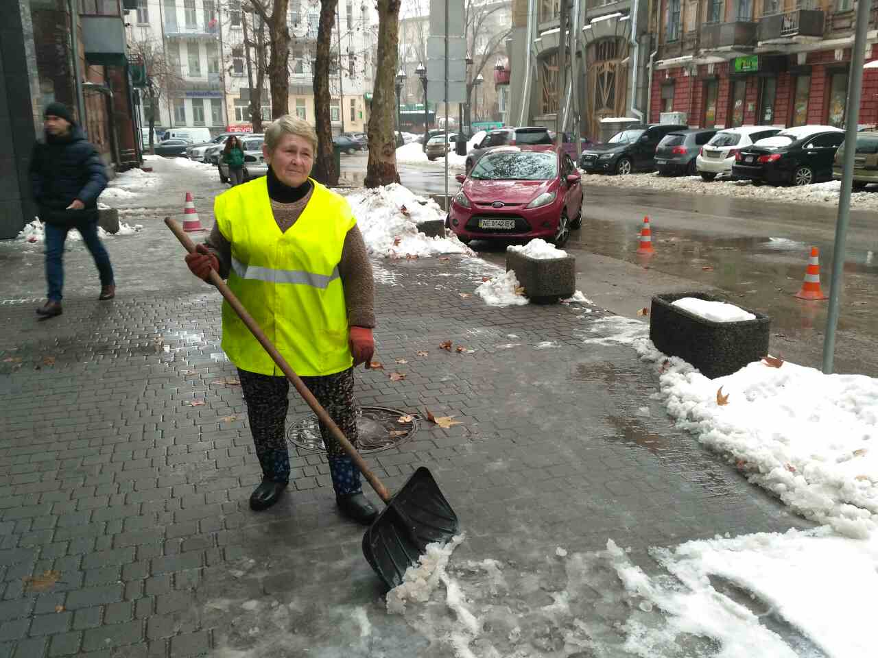 Обильные снегопады в Днепре: коммунальные службы работают круглосуточно. Новости Днепра