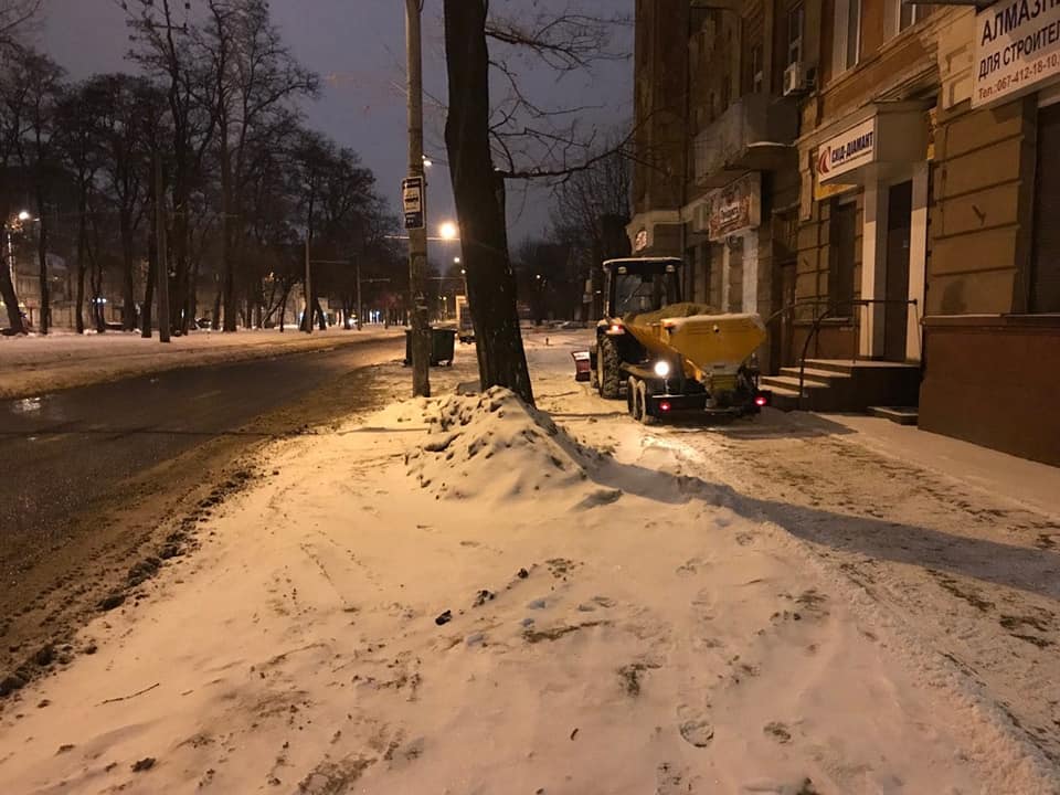 "Эта ночь была напряжённой": заммэра Днепра о снегопаде и расчистке магистралей. Новости Днепра