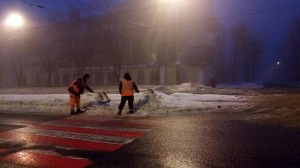 Пока вы спали: коммуналщики Днепра спасли город от снега (фото, видео). Новости Днепра