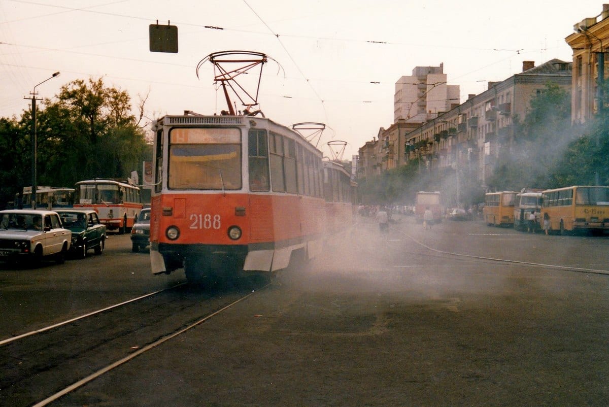 Электропаутина города: в сети появились фото трамваев Днепра 1997 года. Новости Днепра