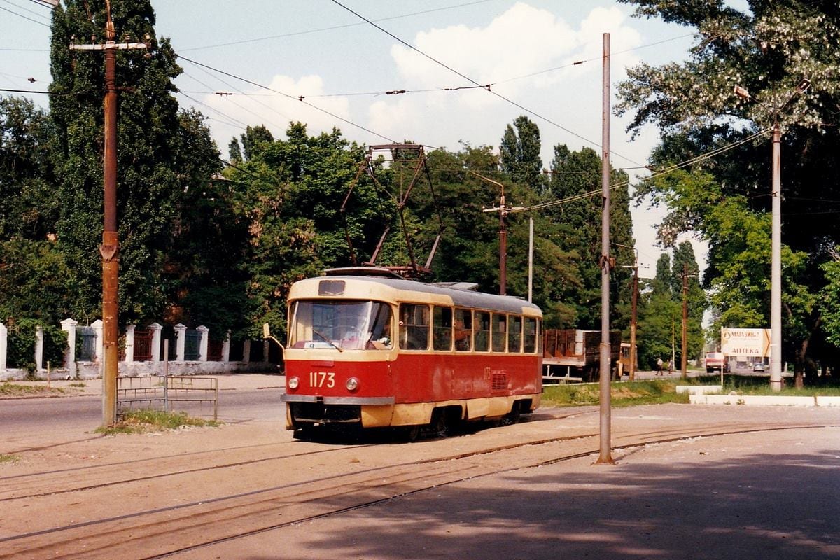 Электропаутина города: в сети появились фото трамваев Днепра 1997 года. Новости Днепра