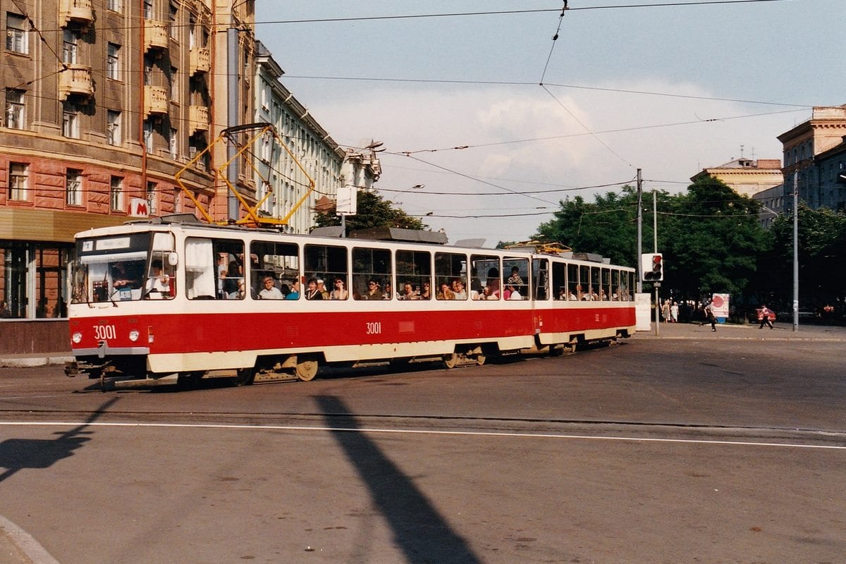 Электропаутина города: в сети появились фото трамваев Днепра 1997 года. Новости Днепра