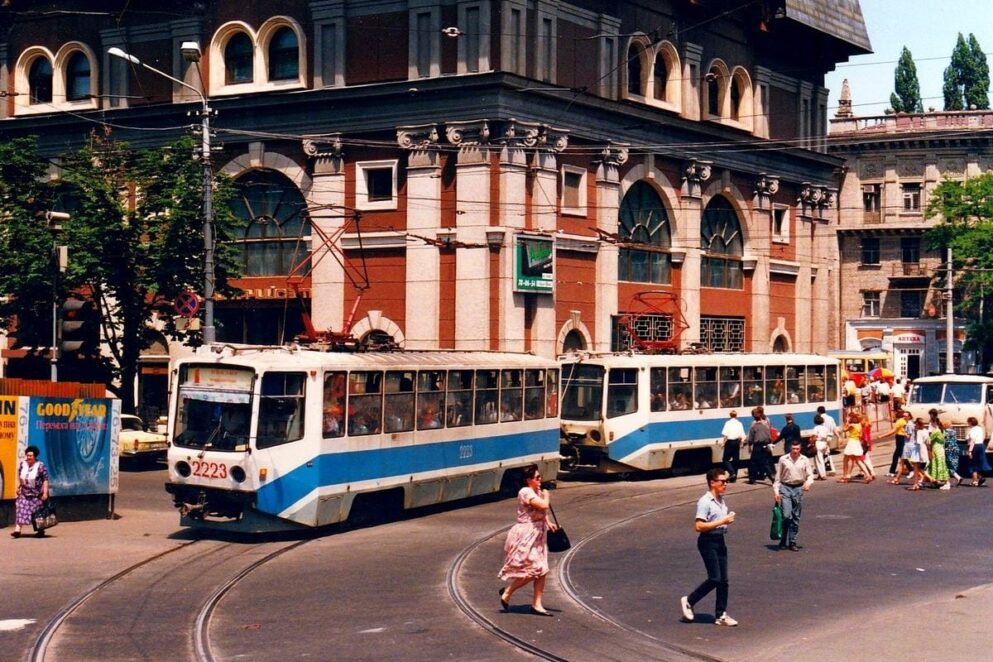 Электропаутина города: в сети появились фото трамваев Днепра 1997 года. Новости Днепра