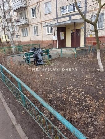 В одном из дворов Днепра на лавочке нашли труп мужчины. Новости Днепра