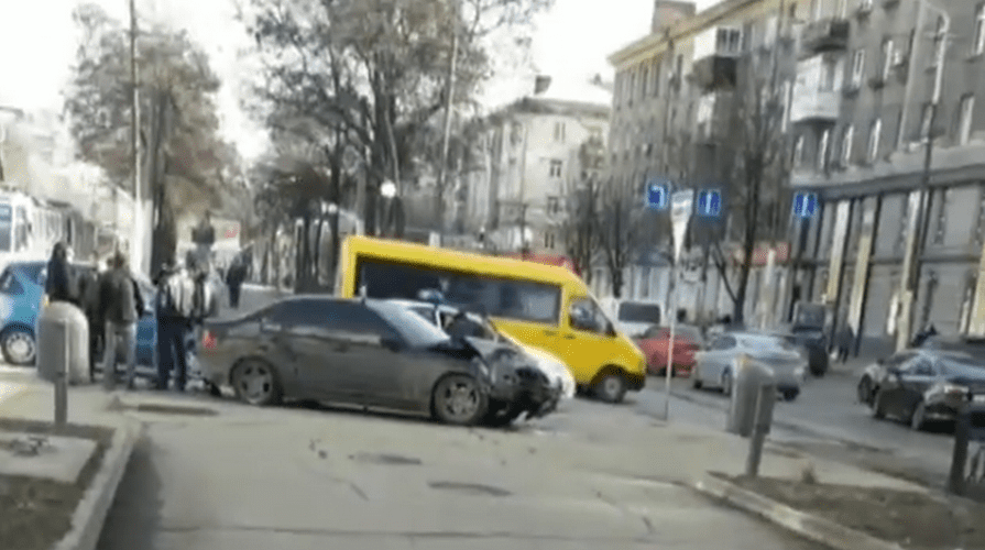 В Днепре ДТП по ул. Пастера заблокировало движение по центральному проспекту. Новости Днепра