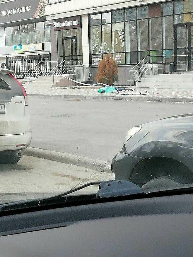 В Днепре женщина выпала из окна многоэтажки (фото). Новости Днепра