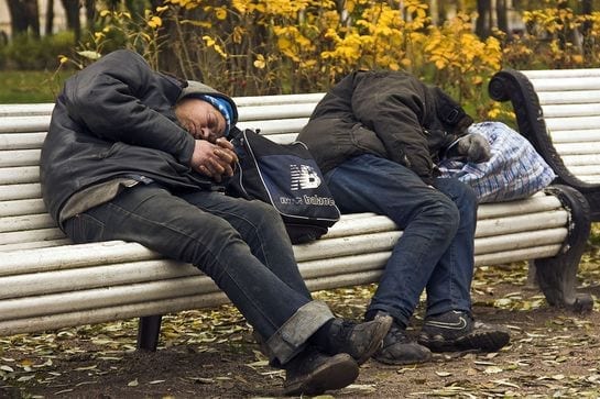 В одной из многоэтажек Днепра жители страдают от алкопритона. Новости Днепра