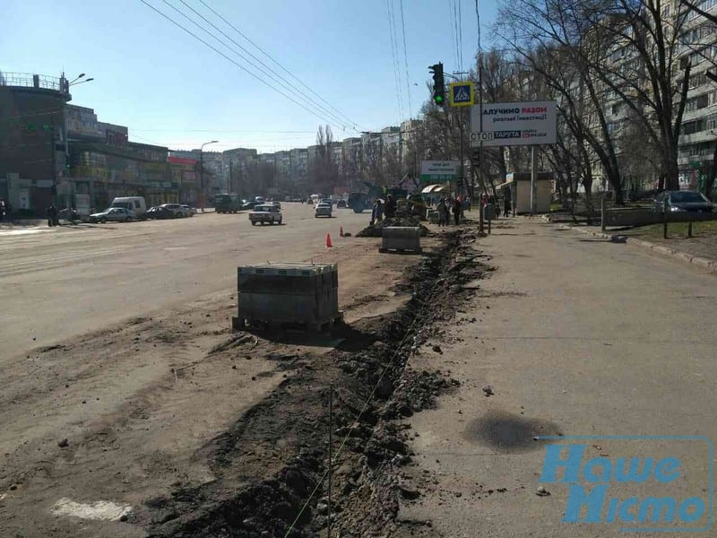 В Днепре на Победе меняют все старые бордюры. Новости Днепра