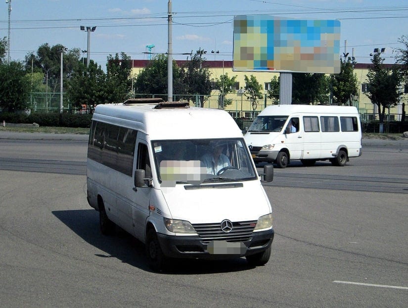 "Я пойду на принцип и никуда не поеду": в Днепре водитель маршрутки орал на пассажирку и задержал рейс. Новости Днепра